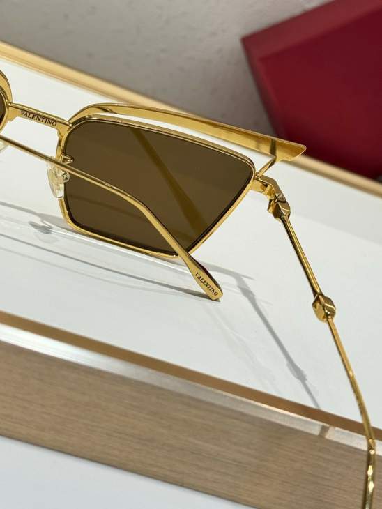 Picture of Valentino Sunglasses _SKUfw71271496fw